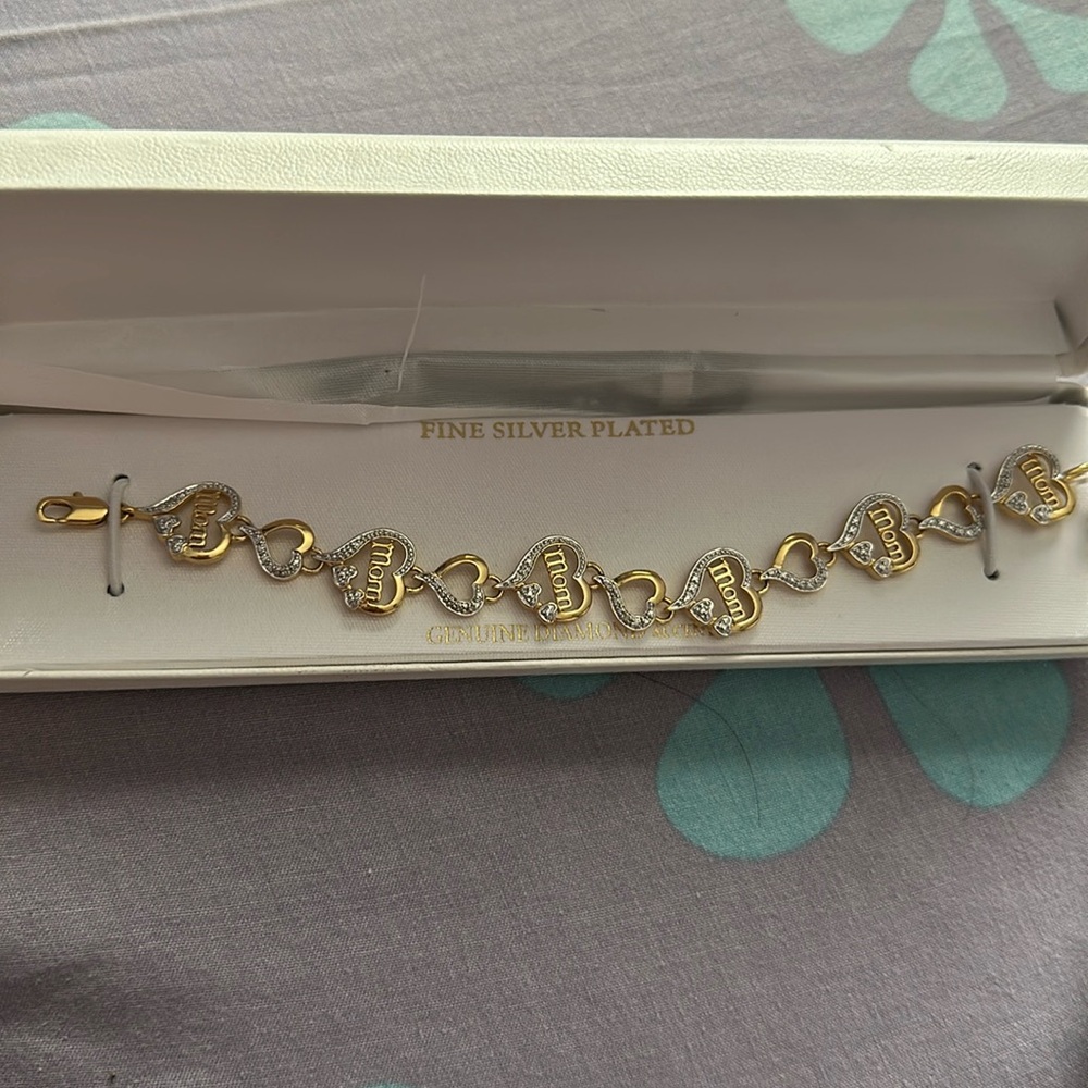 "mom" heart linked bracelet, fine silver plated